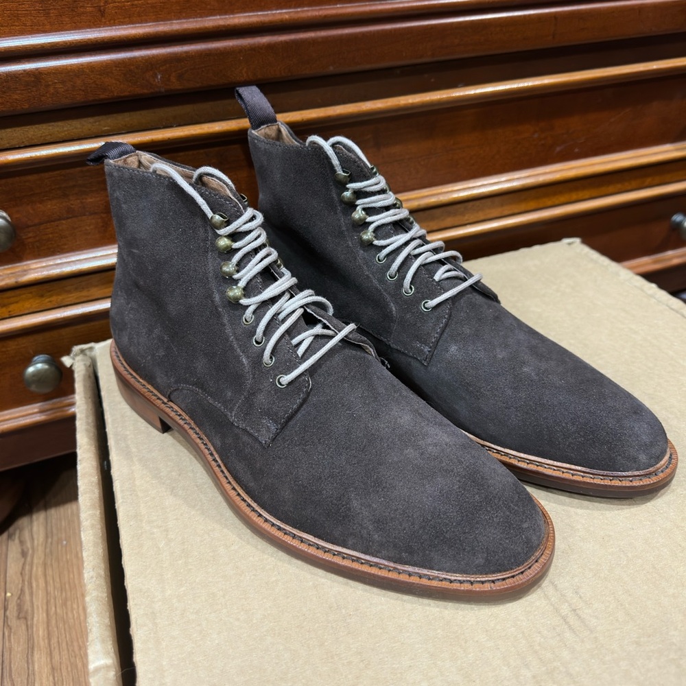 Men’s Size 7 Suede Chukka Boot. Gordon Rush. BRAND NEW.